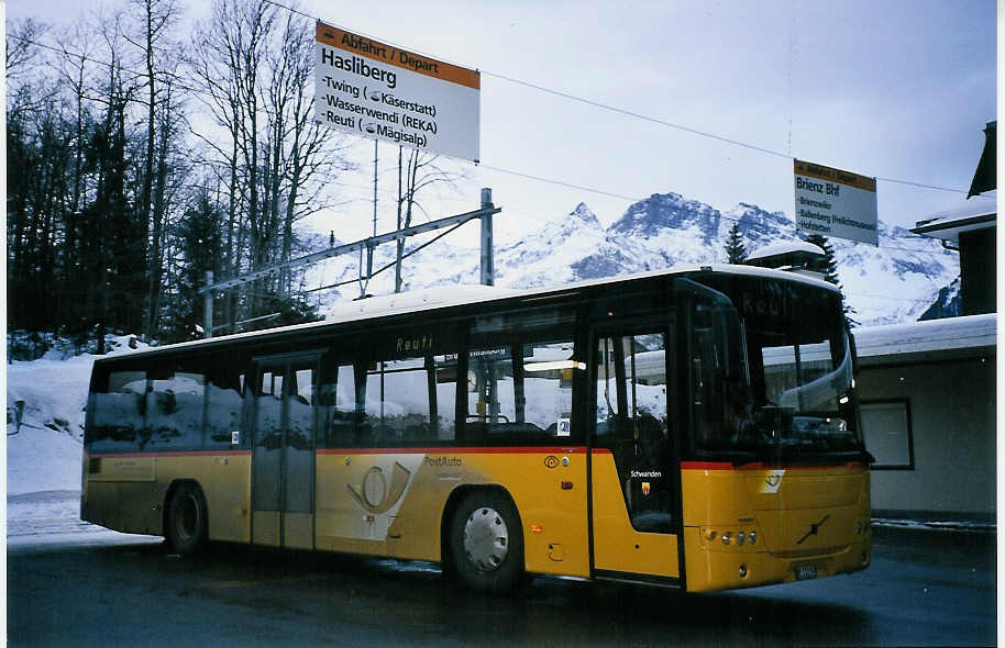 (064'727) - AVBB Schwanden - BE 113'349 - Volvo am 27. Dezember 2003 auf dem Br�nigpass