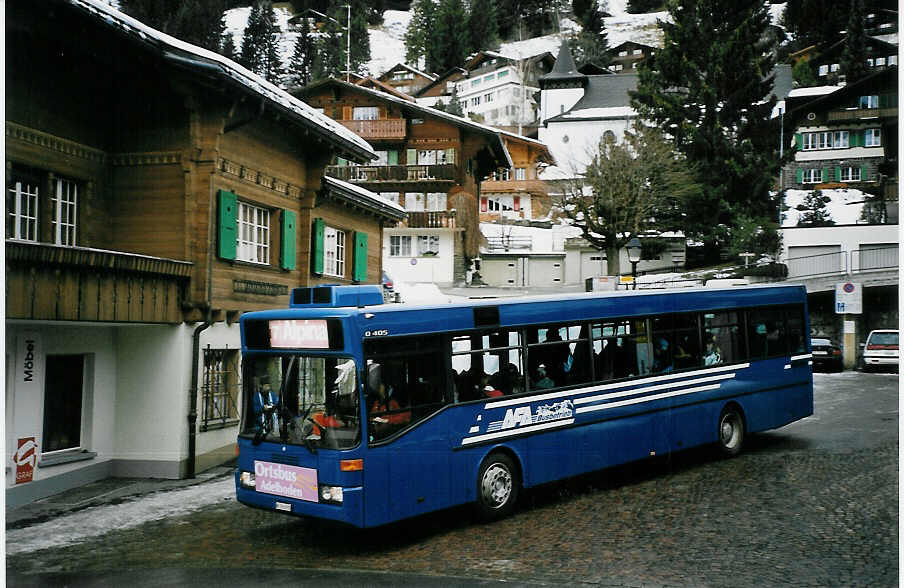 (064'914) - AFA Adelboden - Nr. 17/BE 263'015 - Mercedes (ex Fr�hlich, Z�rich Nr. 603; ex VBZ Z�rich Nr. 682) am 28. Dezember 2003 beim Autobahnhof Adelboden