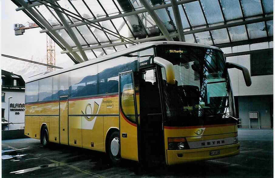(065'005) - PostAuto Graub�nden - GR 160'326 - Setra am 1. Januar 2004 in Chur, Postautostation