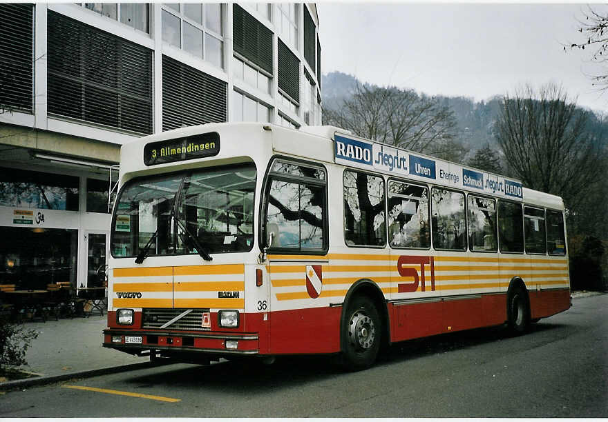 (065'115) - STI Thun - Nr. 36/BE 443'836 - Volvo/R&J (ex SAT Thun Nr. 36) am 6. Januar 2004 bei der Schiffl�ndte Thun