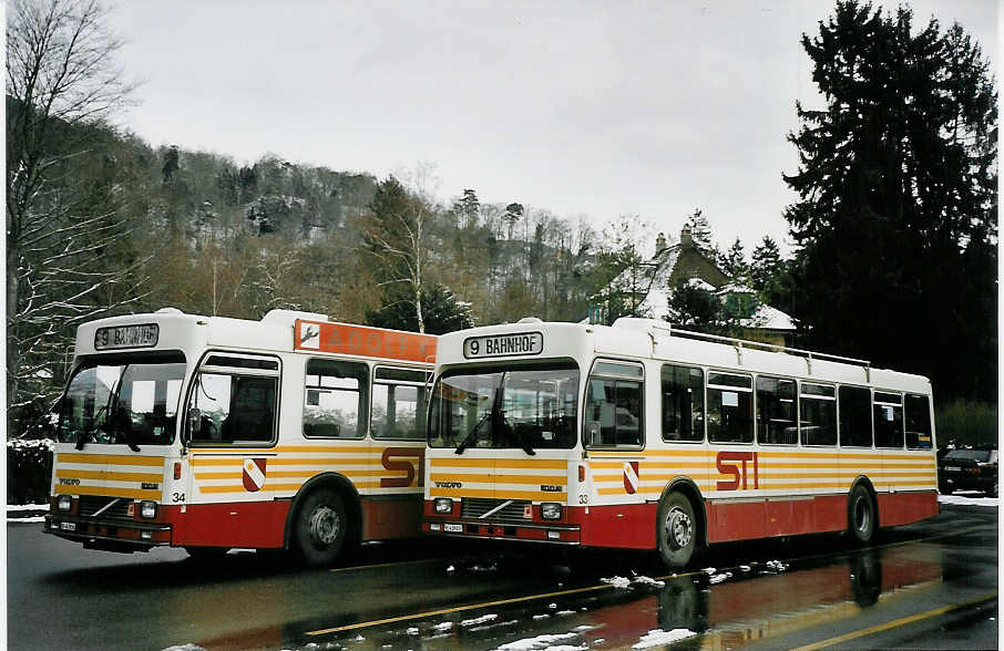 (065'226) - STI Thun - Nr. 34/BE 443'834 + Nr. 33/BE 419'033 - Volvo/R&J (ex SAT Thun Nr. 34 + Nr. 33) am 28. Januar 2004 bei der Schiffl�ndte Thun