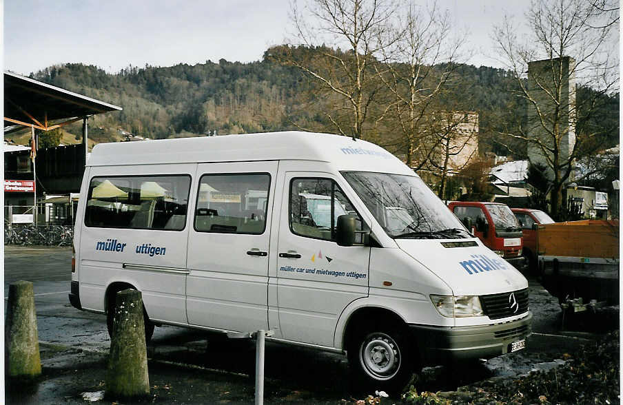 (065'228) - M�ller, Uttigen - BE 369'282 - Mercedes am 2. Februar 2004 in Thun, Grabengut