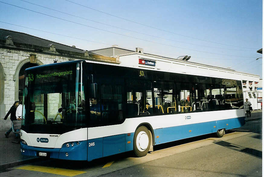 (065'527) - VBZ Z�rich - Nr. 246/ZH 726'246 - Neoplan am 16. Februar 2004 beim Bahnhof Z�rich-Oerlikon