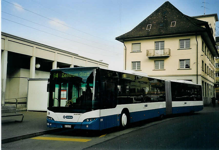 (065'533) - VBZ Z�rich - Nr. 519/ZH 726'519 - Neoplan am 16. Februar 2004 beim Bahnhof Oerlikon