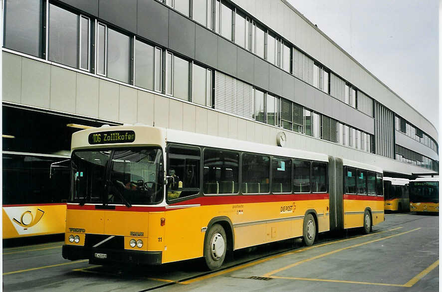 (065'929) - Steiner, Ortschwaben - Nr. 11/BE 433'818 - Volvo/R&J am 8. M�rz 2004 in Bern, Postautostation
