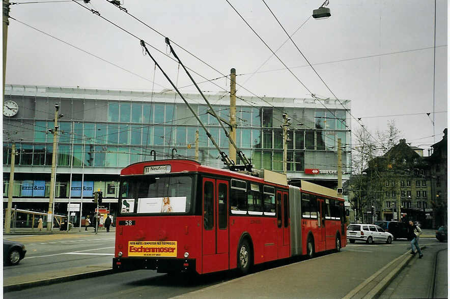 (065'935) - Bernmobil, Bern - Nr. 58 - FBW/Hess Gelenktrolleybus am 8. M�rz 2004 beim Bahnhof Bern