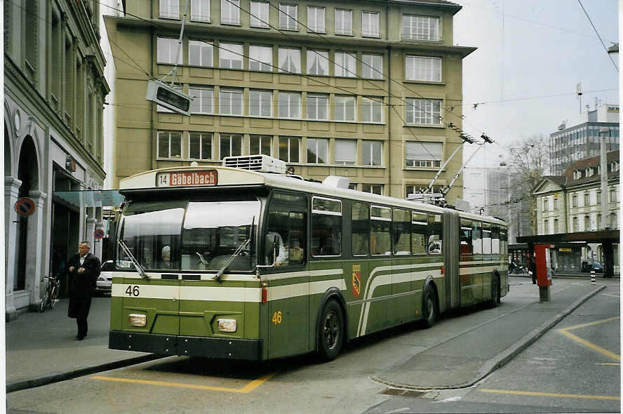 (066'008) - SVB Bern - Nr. 46 - FBW/Hess Gelenktrolleybus am 8. M�rz 2004 beim Bahnhof Bern