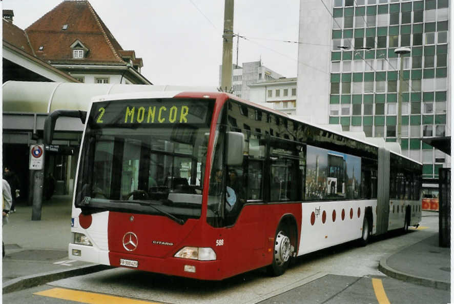 (066'130) - TPF Fribourg - Nr. 588/FR 300'429 - Mercedes am 21. M�rz 2004 beim Bahnhof Fribourg