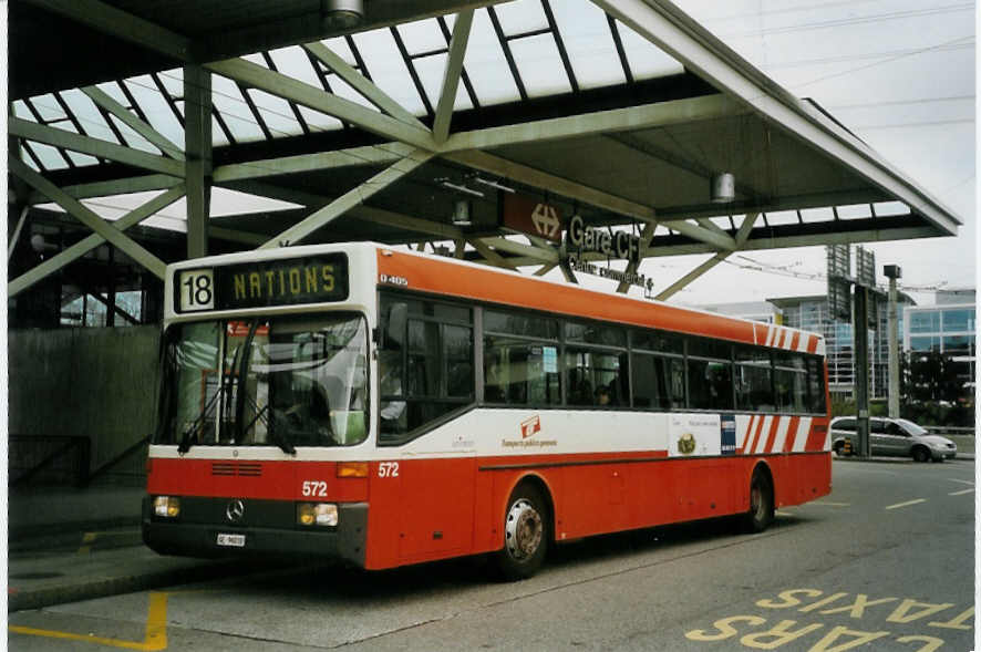 (066'210) - TPG Gen�ve - Nr. 572/GE 96'010 - Mercedes am 21. M�rz 2004 in Gen�ve, A�roport