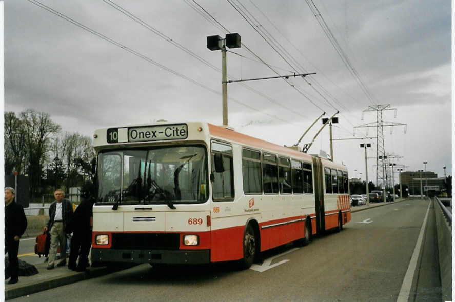 (066'216) - TPG Gen�ve - Nr. 689 - NAW/Hess Gelenktrolleybus am 21. M�rz 2004 in Gen�ve, A�roport