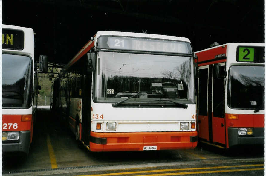 (066'305) - TPG Gen�ve - Nr. 434/GE 96'844 - Renault am 21. M�rz 2004 in Gen�ve, D�p�t