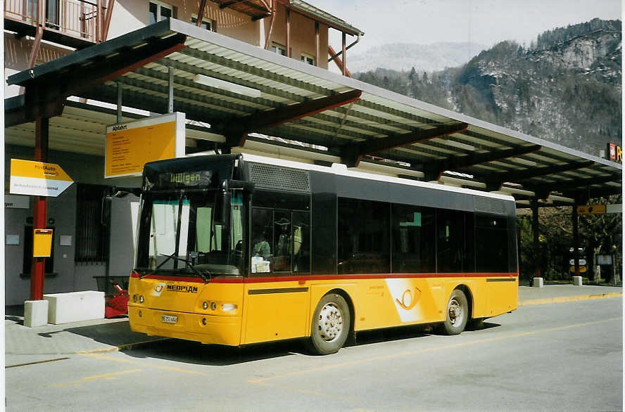 (066'328) - Selfors, Meiringen - BE 250'684 - Neoplan am 27. M�rz 2004 in Meiringen, Postautostation