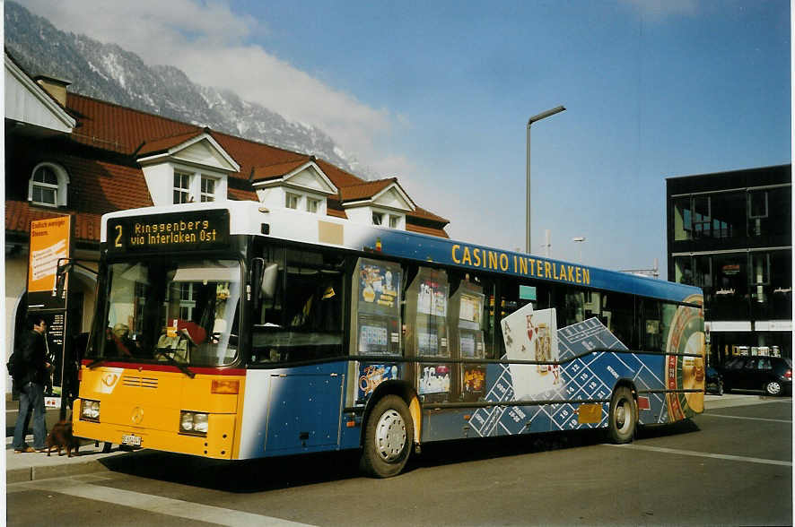 (066'334) - PostAuto Berner Oberland - BE 614'047 - Mercedes (ex P 25'593) am 27. M�rz 2004 beim Bahnhof Interlaken Ost
