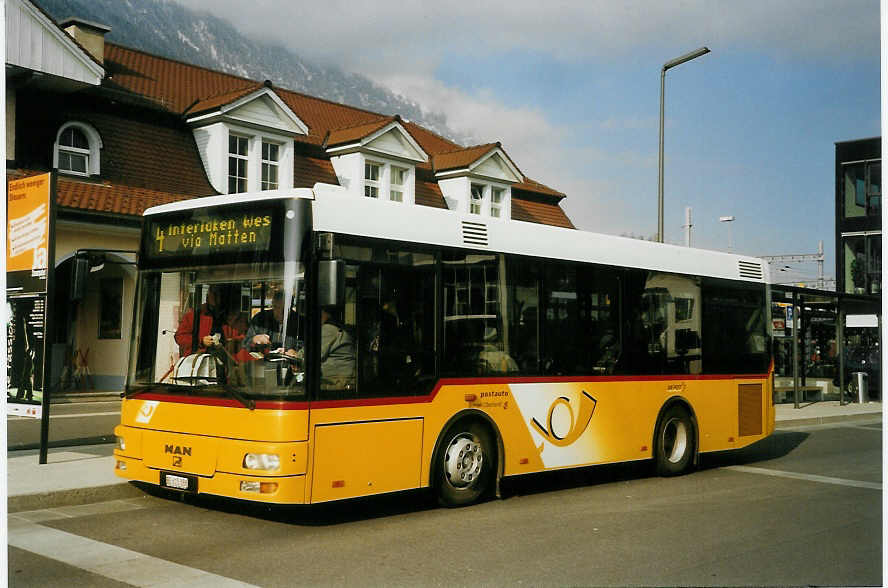 (066'336) - PostAuto Berner Oberland - BE 615'388 - MAN/G�ppel (ex P 23'032) am 27. M�rz 2004 beim Bahnhof Interlaken Ost