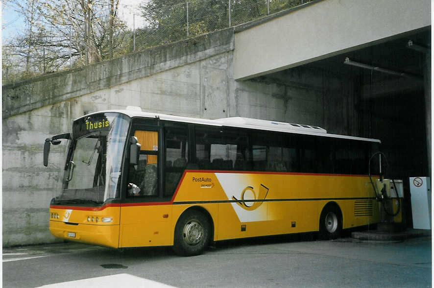(066'709) - PostAuto Graub�nden - GR 159'208 - Neoplan (ex P 25'083) am 20. April 2004 in Thusis, Postautostation