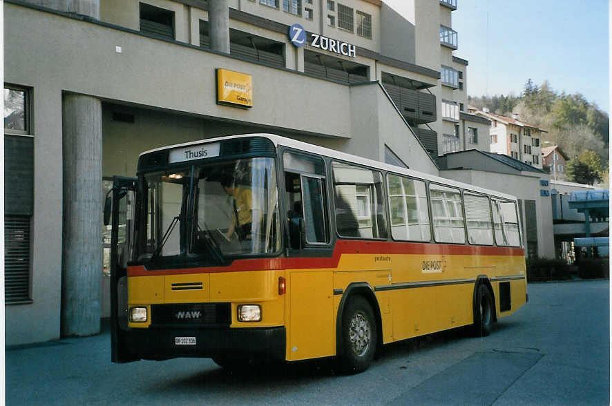 (066'716) - PostAuto Graub�nden - GR 102'306 - NAW/Hess (ex P 24'441) am 20. April 2004 in Thusis, Postautostation