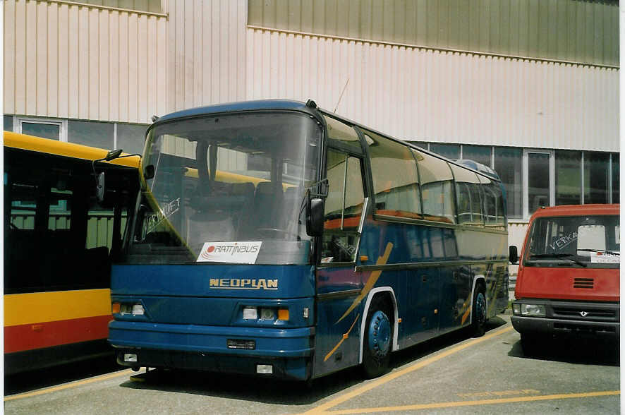 (066'825) - Heggli, Kriens - Nr. 68 - Neoplan am 21. April 2004 in Biel, Rattinbus