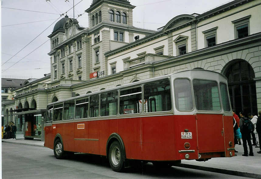 (067'029) - Zivilschutz, Winterthur - Nr. 254/ZH 508'416 - Volvo/T�scher (ex WV Winterthur Nr. 254) am 24. April 2004 beim Hauptbahnhof Winterthur