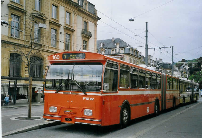 (067'623) - TN Neuch�tel - Nr. 160 - FBW/Hess Gelenktrolleybus (ex Nr. 60) am 22. Mai 2004 in Neuch�tel, Place Pury