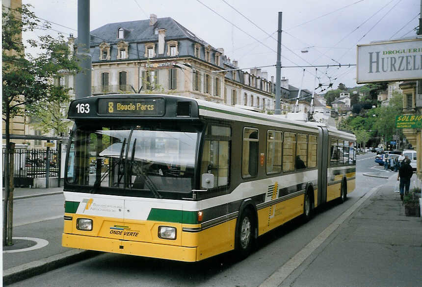 (067'624) - TN Neuch�tel - Nr. 163 - FBW/Hess Gelenktrolleybus am 22. Mai 2004 in Neuch�tel, Place Pury