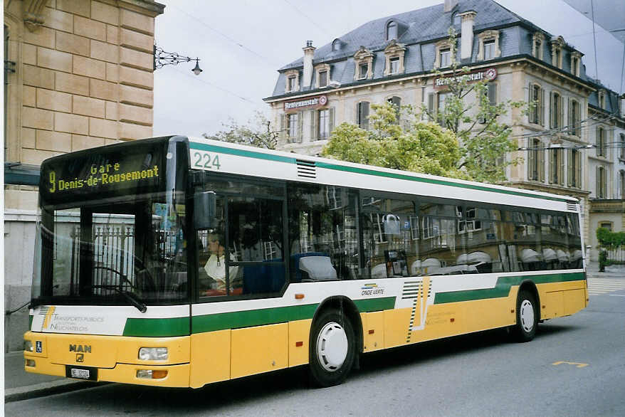 (067'630) - TN Neuch�tel - Nr. 224/NE 32'124 - MAN am 22. Mai 2004 in Neuch�tel, Place Pury