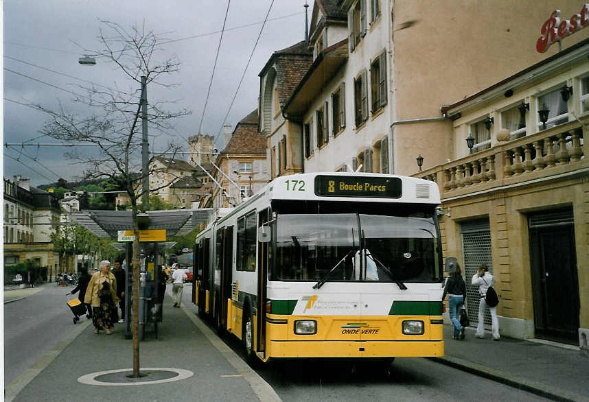 (067'632) - TN Neuch�tel - Nr. 172 - FBW/Hess Gelenktrolleybus am 22. Mai 2004 in Neuch�tel, Place Pury