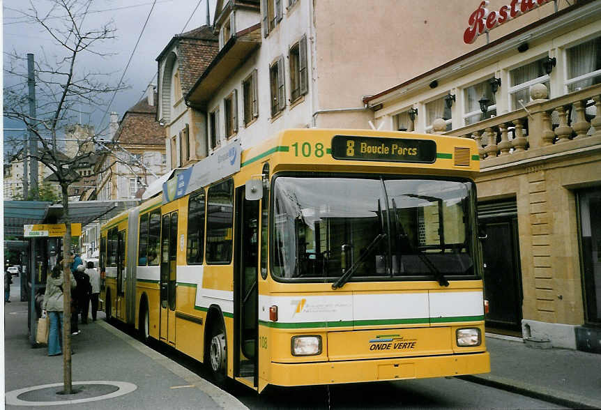 (067'635) - TN Neuch�tel - Nr. 108 - NAW/Hess Gelenktrolleybus am 22. Mai 2004 in Neuch�tel, Place Pury