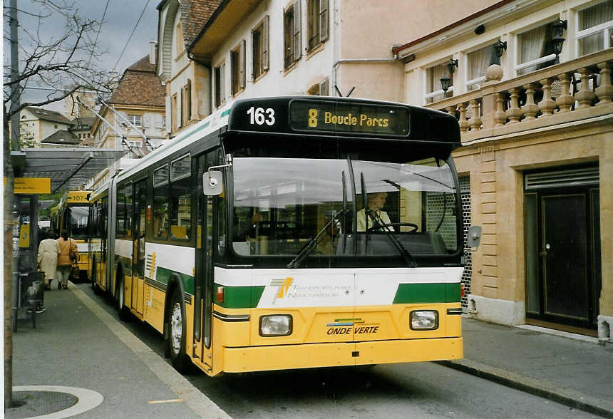 (067'711) - TN Neuch�tel - Nr. 163 - FBW/Hess Gelenktrolleybus am 22. Mai 2004 in Neuch�tel, Place Pury