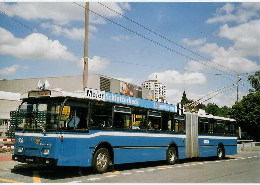 (067'902) - VBL Luzern - Nr. 165 - Volvo/Hess Gelenktrolleybus am 23. Mai 2004 in Kriens, Eichhof
