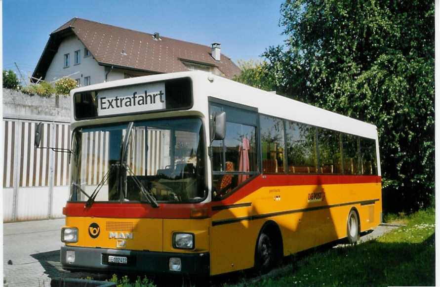 (068'124) - Trachsel, Hasle-R�egsau - BE 102'412 - MAN am 29. Mai 2004 in Hasle-R�egsau, Garage