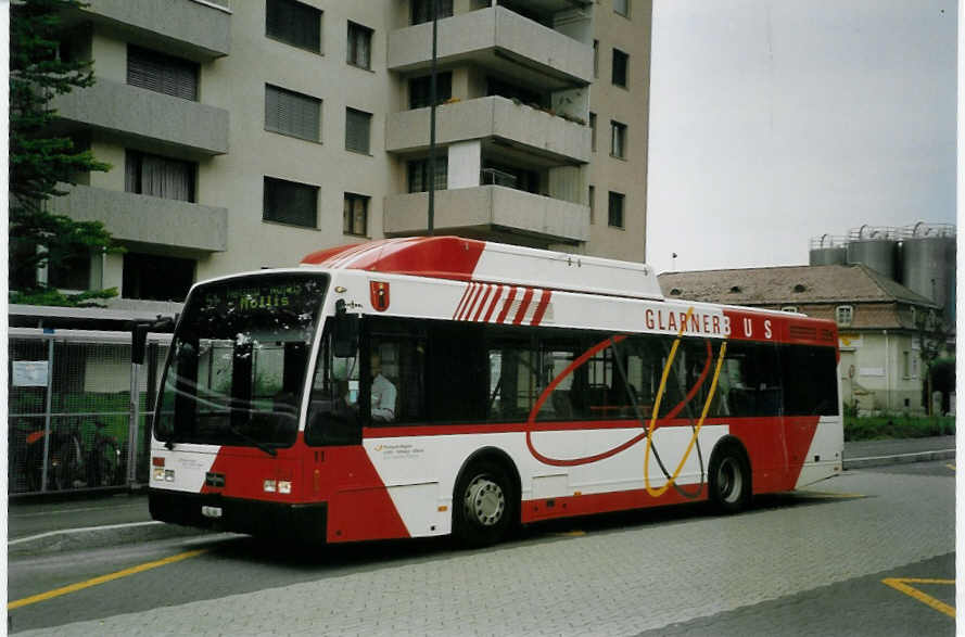 (068'605) - Niederer, Filzbach - Nr. 11/GL 46 - Van Hool am 19. Juni 2004 beim Bahnhof N�fels-Mollis