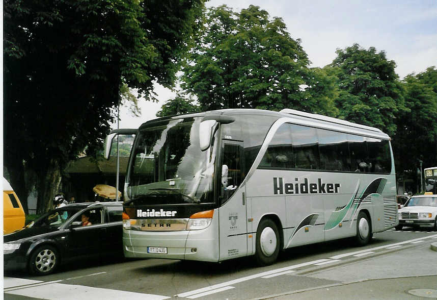 (068'733) - Aus Deutschland: Heideker, M�nsingen - RT-D 430 - Setra am 27. Juni 2004 beim Bahhof Luzern