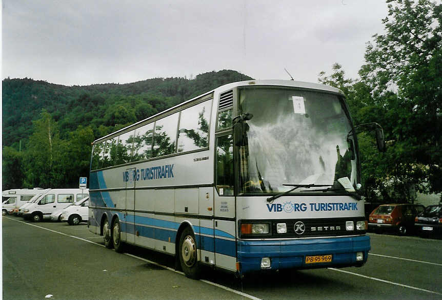 (068'825) - Aus D�nemark: Dahl, Viborg - PB 95'969 - Setra am 5. Juli 2004 in Thun, Seestrasse