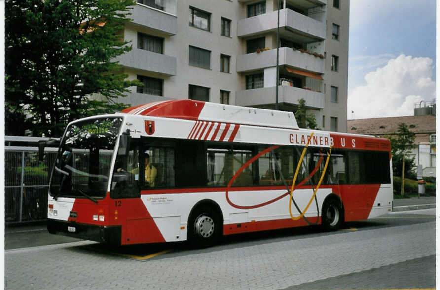 (069'507) - Niederer, Filzbach - Nr. 12/GL 40 - Van Hool am 17. Juli 2004 beim Bahnhof N�fels-Mollis
