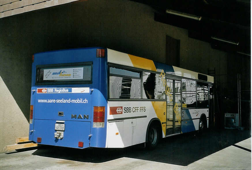 (070'630) - ASm Langenthal - Nr. 7/BE 390'288 - MAN/Ayats am 5. September 2004 in B�tzberg, Werkhof