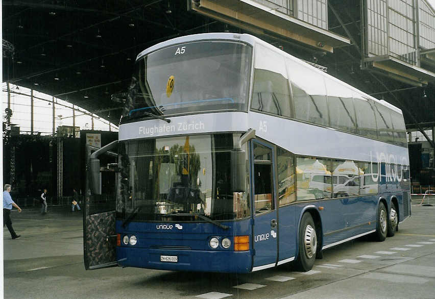 (070'736) - Flughafen, Z�rich - Nr. A 5/ZH 626'009 - MAN am 11. September 2004 in Z�rich, Flughafen