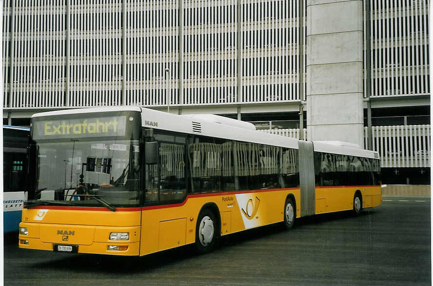 (070'807) - PostAuto Z�rich - Nr. 21/ZH 780'686 - MAN (ex P 26'016) am 11. September 2004 in Z�rich, Flughafen
