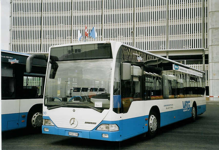 (070'808) - Welti-Furrer, Z�rich - Nr. 90/ZH 661'190 - Mercedes am 11. September 2004 in Z�rich, Flughafen