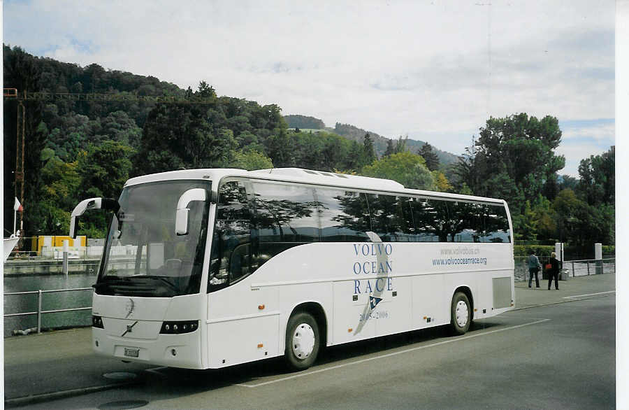 (071'133) - Volvo, M�nchenbuchsee - BE 103'535 - Volvo am 19. September 2004 bei der Schiffl�ndte Thun