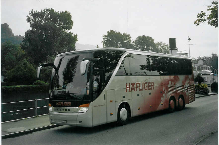 (071'202) - H�fliger, Sursee - LU 15'578 - Setra am 20. September 2004 bei der Schiffl�ndte Thun