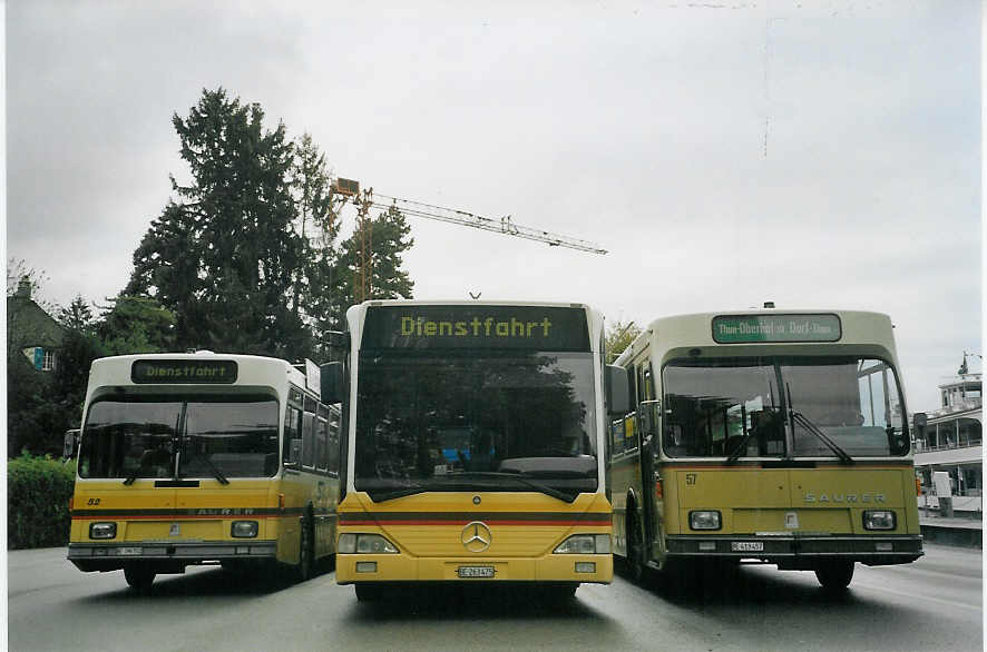 (071'219) - STI Thun - Nr. 52/BE 396'552 - Saurer/R&J + Nr. 75/BE 263'475 - Mercedes + Nr. 57/BE 413'457 - Saurer/R&J am 26. September 2004 bei der Schiffl�ndte Thun