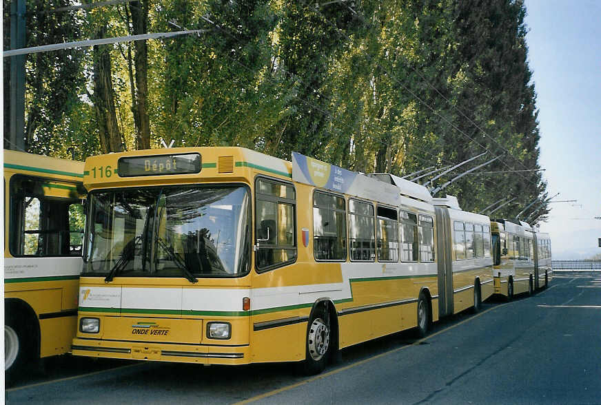 (071'322) - TN Neuch�tel - Nr. 116 - NAW/Hess Gelenktrolleybus am 3. Oktober 2004 in Neuch�tel, D�p�t