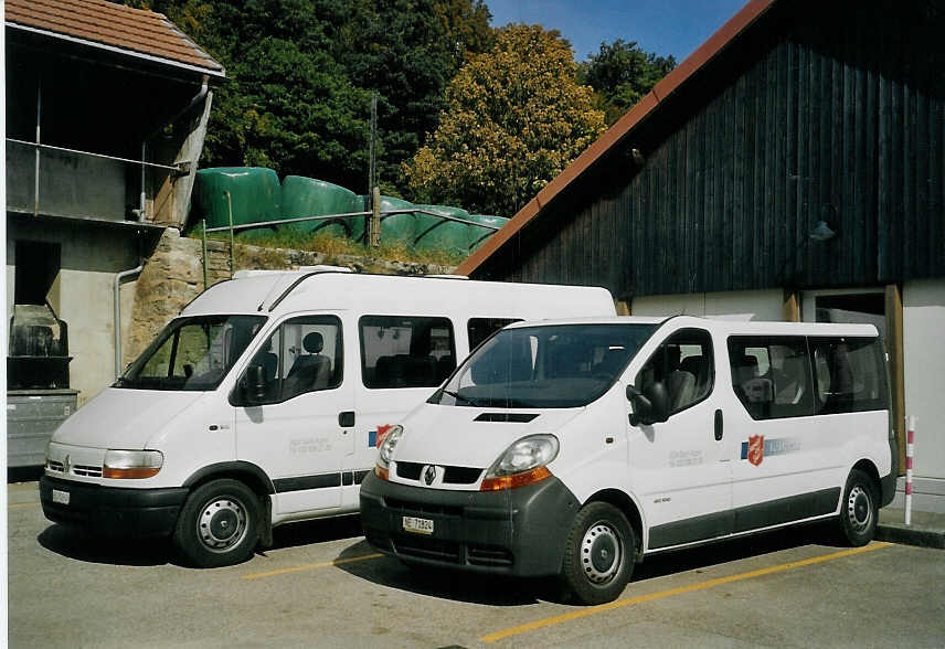 (071'330) - Arm�e du Salut, St-Aubin - NE 71'824 - Renault am 3. Oktober 2004 in St-Aubin, Le Devin