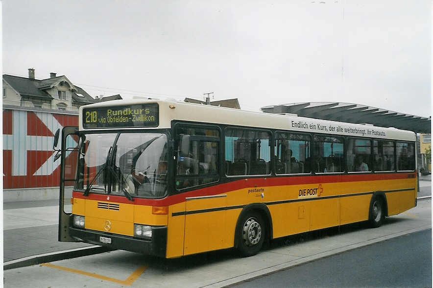 (071'901) - PostAuto Z�rich - Nr. 43/ZH 781'191 - Mercedes/R&J (ex P 25'343) am 9. Oktober 2004 beim Bahnhof Affoltern