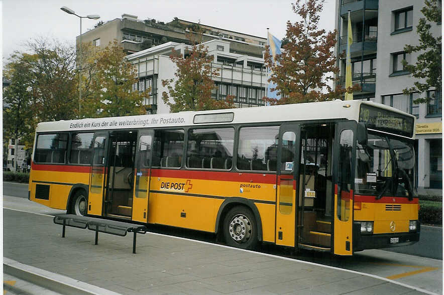 (071'902) - PostAuto Z�rich - Nr. 43/ZH 781'191 - Mercedes/R&J (ex P 25'343) am 9. Oktober 2004 beim Bahnhof Affoltern