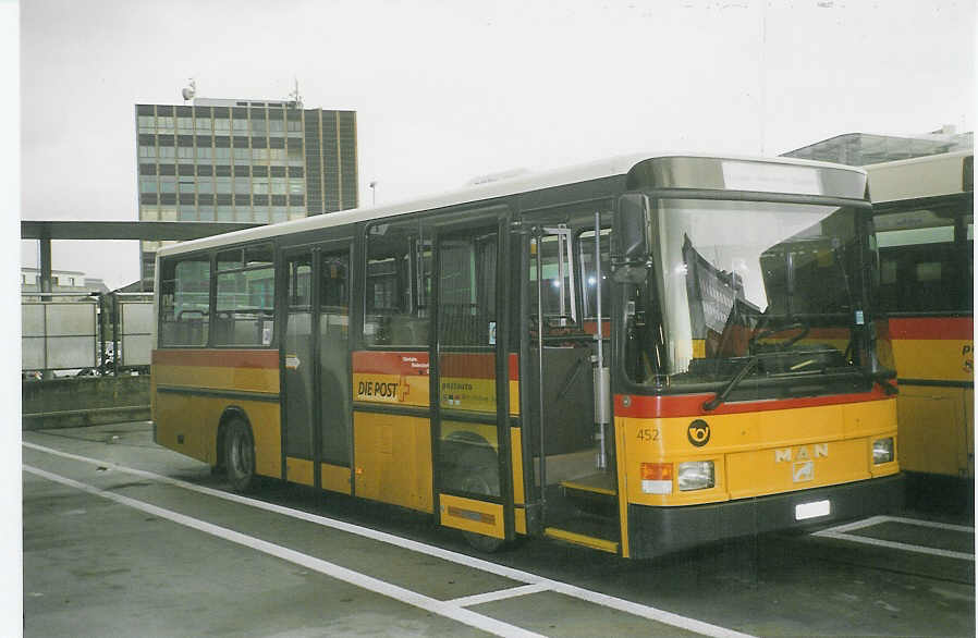 (072'216) - PostAuto Bern-Freiburg-Solothurn - Nr. 452/BE 615'593 - MAN/Hess (ex Trachsel, Hasle-R�egsau; ex Loosli, Wyssachen) am 21. Oktober 2004 in Bern, Postautostation