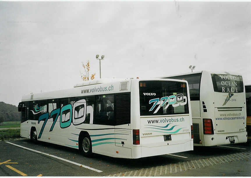 (072'513) - Volvo, M�nchenbuchsee - Volvo am 6. November 2004 in M�nchenbuchsee, Volvo