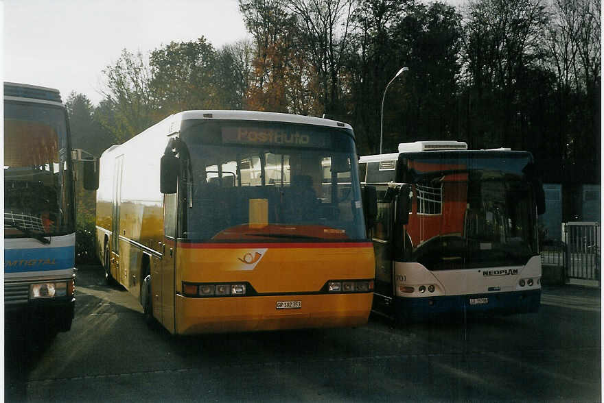 (072'606) - PostAuto Graub�nden - GR 102'353 - Neoplan (ex P 25'134) am 8. November 2004 in Langenthal, Calag