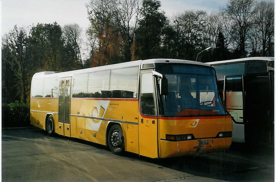 (072'607) - PostAuto Graub�nden - GR 102'309 - Neoplan (ex P 25'136) am 8. November 2004 in Langenthal, Calag