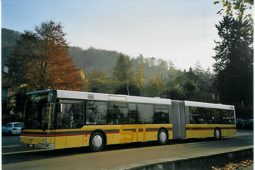 (072'621) - STI Thun - Nr. 107/BE 521'107 - MAN am 15. November 2004 bei der Schiffl�ndte Thun